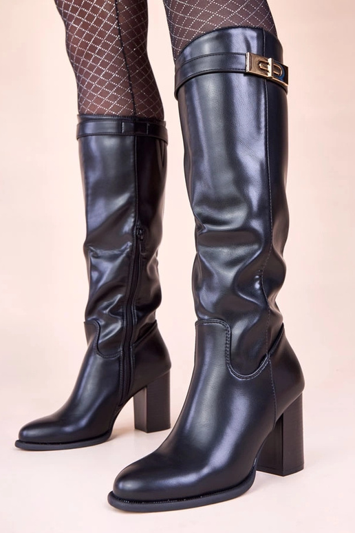 Stivali alti neri con tacco e...