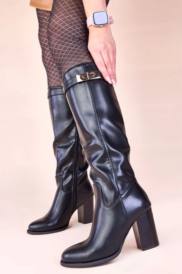 Stivali alti neri con tacco... 2