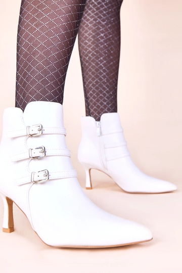 Stivali bianchi con tacco... 2