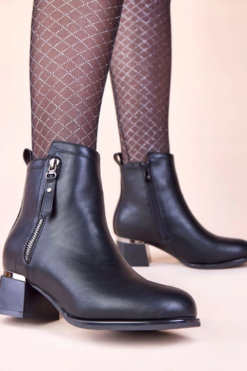 Stivali neri massicci con... 2