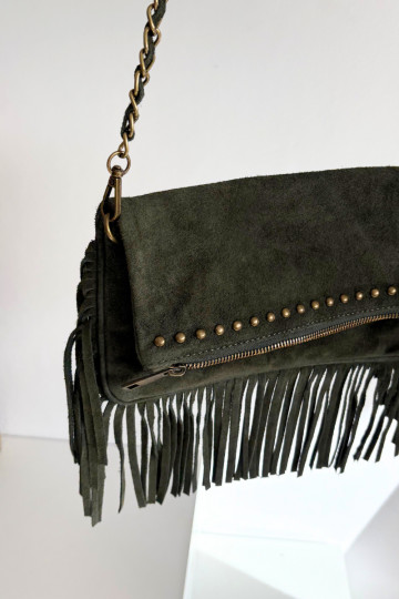 Borsa in ecopelle scamosciata verde scuro con frange e catena Tarella 2