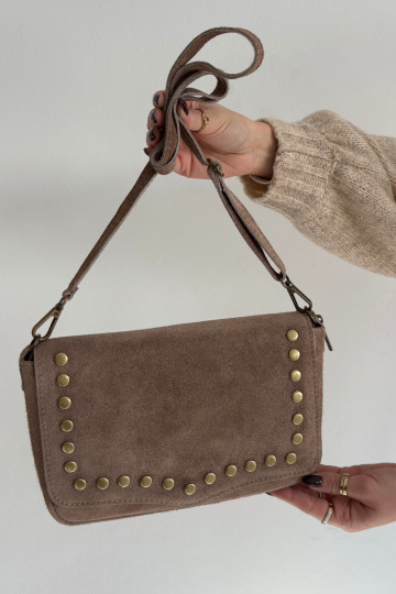 Borsa in pelle scamosciata con borchie, color avorio Rhenna