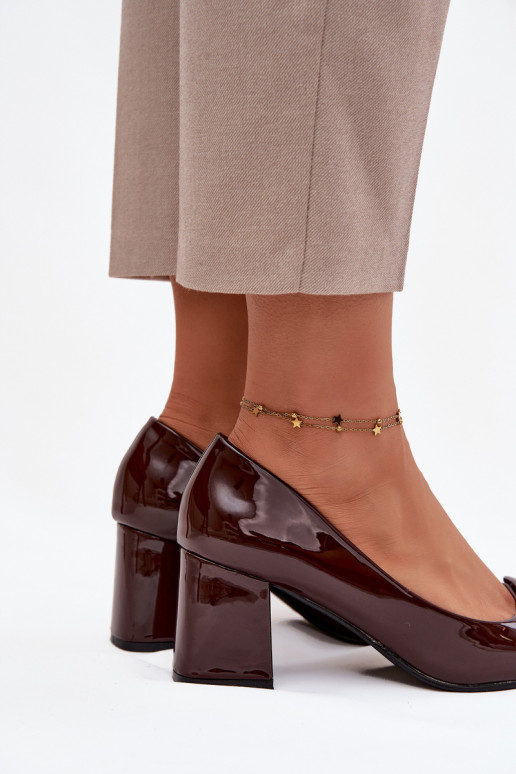 con effetto vernice Scarpe con i tacchi con ornamenti CzekoladoAe Isoline