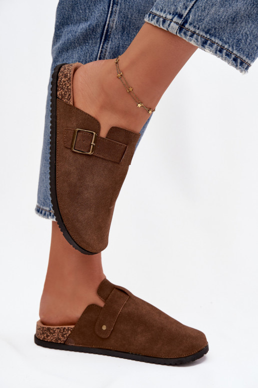 Pantofole Zoccoli Femminile i con una piattaforma con fibbie colore marrone Selio