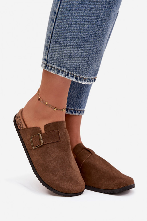 Pantofole Zoccoli Femminile i con una piattaforma con fibbie colore marrone Selio