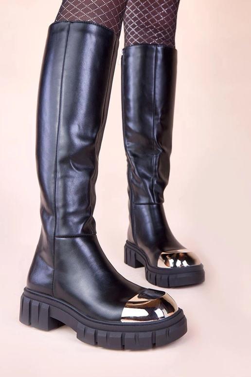 Stivali neri alti con punta dorata...