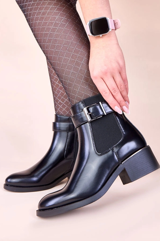 Stivaletti neri classici con tacco...