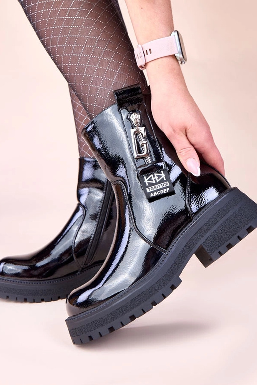 Stivaletti neri lucidi con zip...