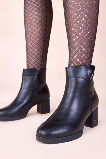 Stivaletti neri con tacco...