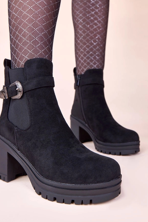 Stivaletti neri con tacco e fibbia...