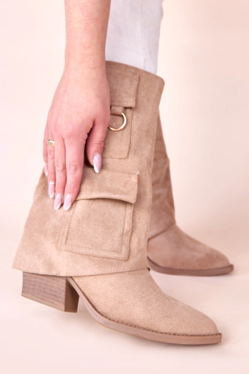 Stivaletti neri con tacco e... 2