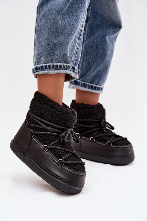 Stivali da neve Femminile con una pelliccia Typu Baranek con cinghie colore nero Belira