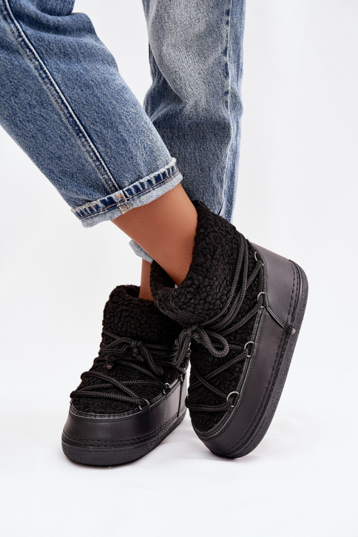 Stivali da neve Femminile con una pelliccia Typu Baranek con cinghie colore nero Belira