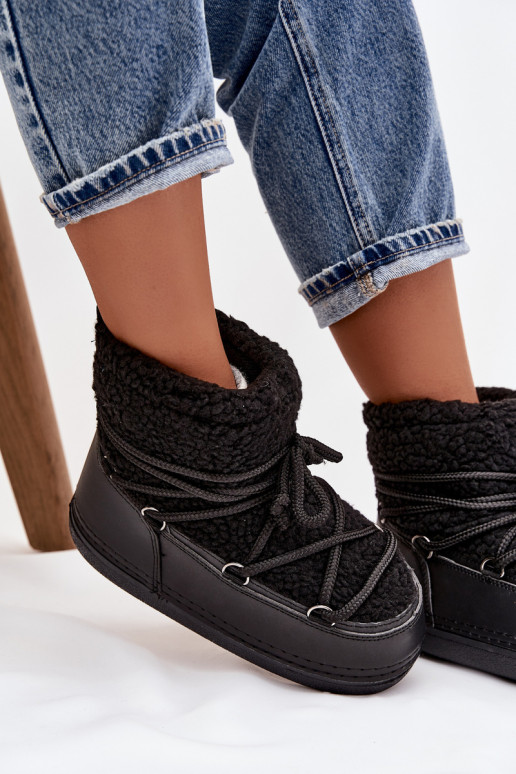 Stivali da neve Femminile con una pelliccia Typu Baranek con cinghie colore nero Belira