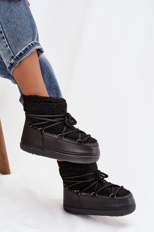 Stivali da neve Femminile con una pelliccia Typu Baranek con cinghie colore nero Belira