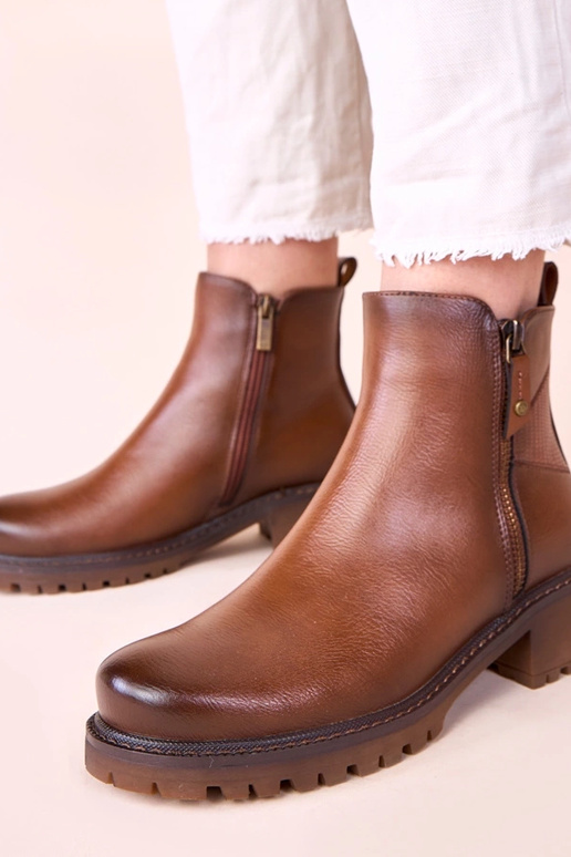 Stivaletti marroni su tacco sottile...