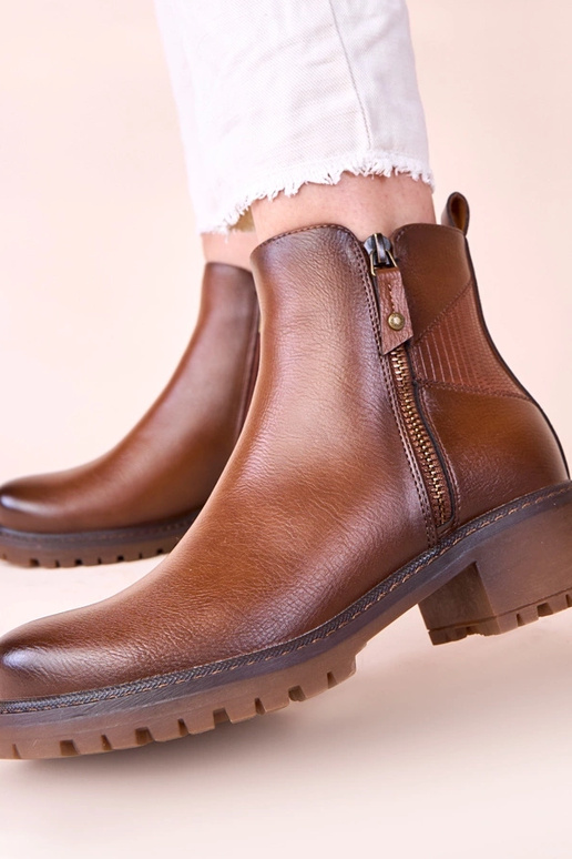 Stivaletti marroni su tacco sottile...