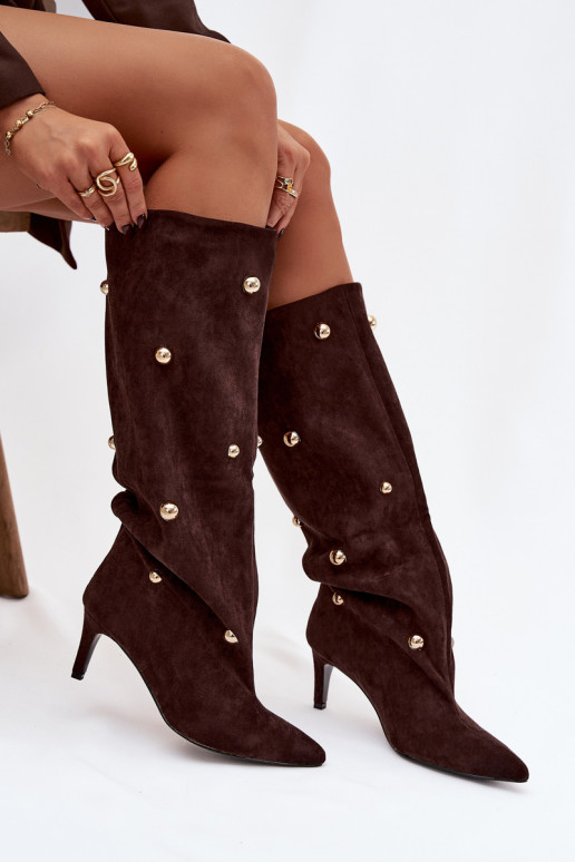 Stivali lunghi marroni a slip-on con tacco sottile e dettagli dorati Thaliane