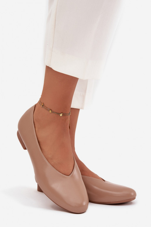 Ballerine da donna in pelle sintetica con tacco largo color sabbia Olyssia