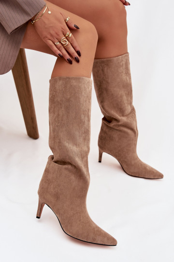 Stivali alti da donna in stile slip-on foderati con tacchi sottili color sabbia Olivienne