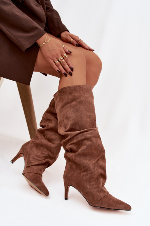 Stivali lunghi sabbia arricciati e imbottiti con tacco sottile in suede sintetico Tai turivella