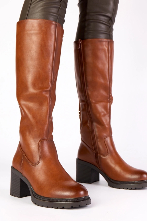 Stivali alti marroni in stile vintage...