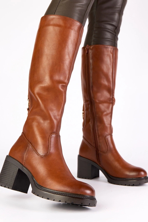 Stivali alti marroni in stile vintage...