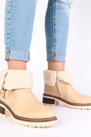 Stivaletti color sabbia con...