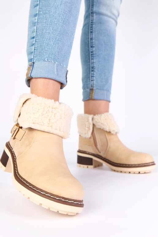 Stivaletti color sabbia con tacco e...