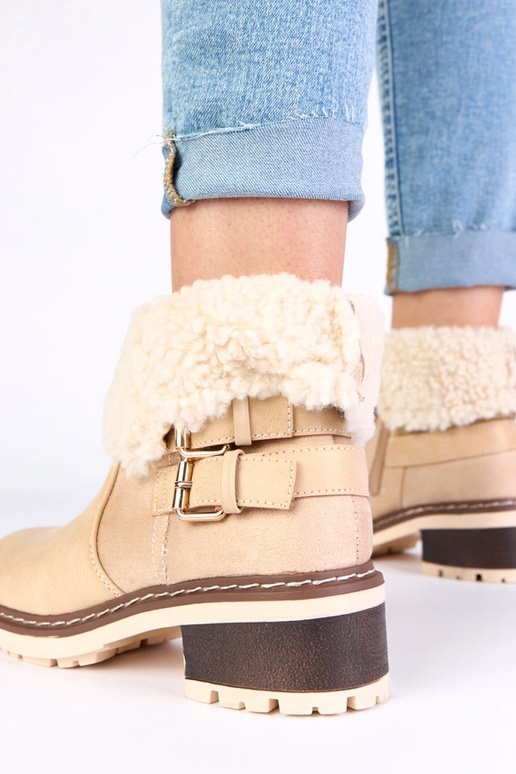 Stivaletti color sabbia con tacco e...