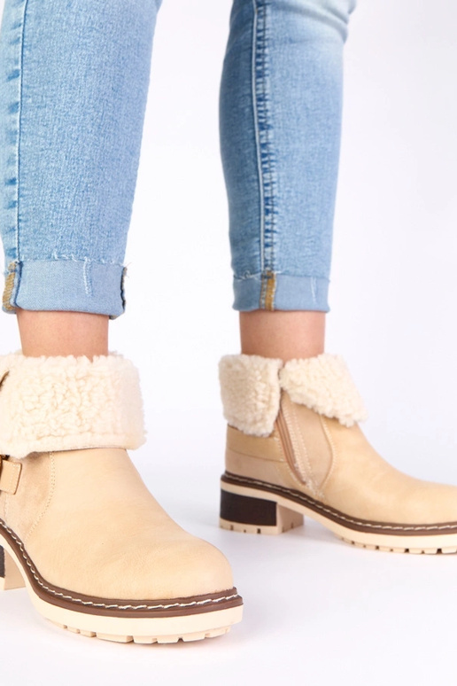 Stivaletti color sabbia con tacco e...