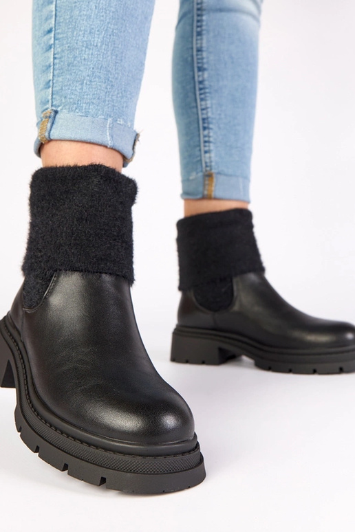 Stivaletti neri con inserto elastico...