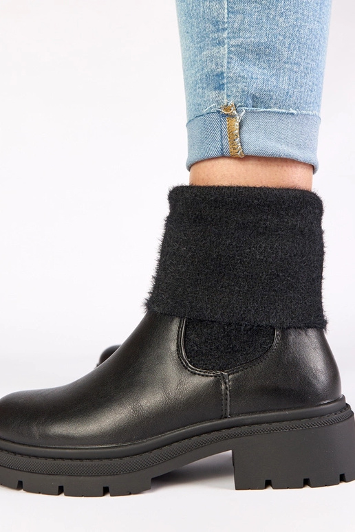 Stivaletti neri con inserto elastico...