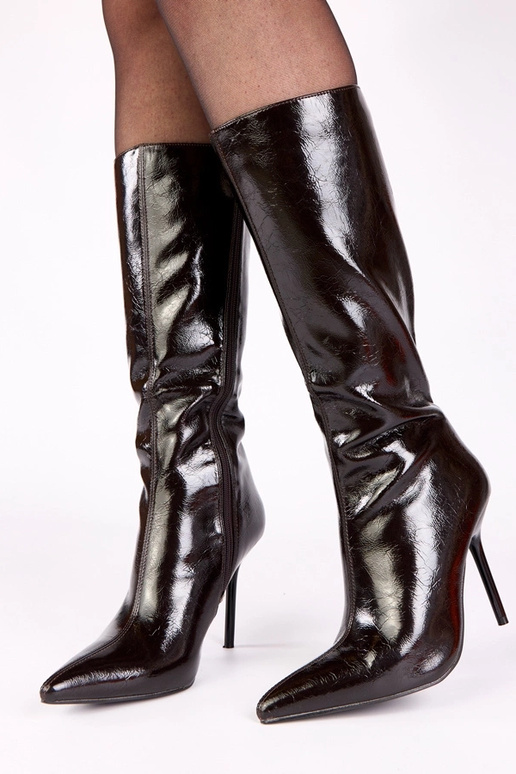 Stivaletti marroni laccati con tacco...