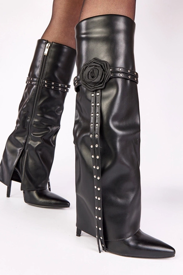 Stivali neri con tacco alto... 2