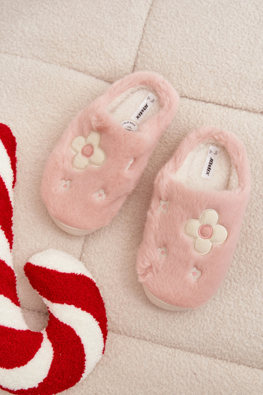 con una pelliccia Pantofolecon motivi florealiuszkami colore rosa Selinne