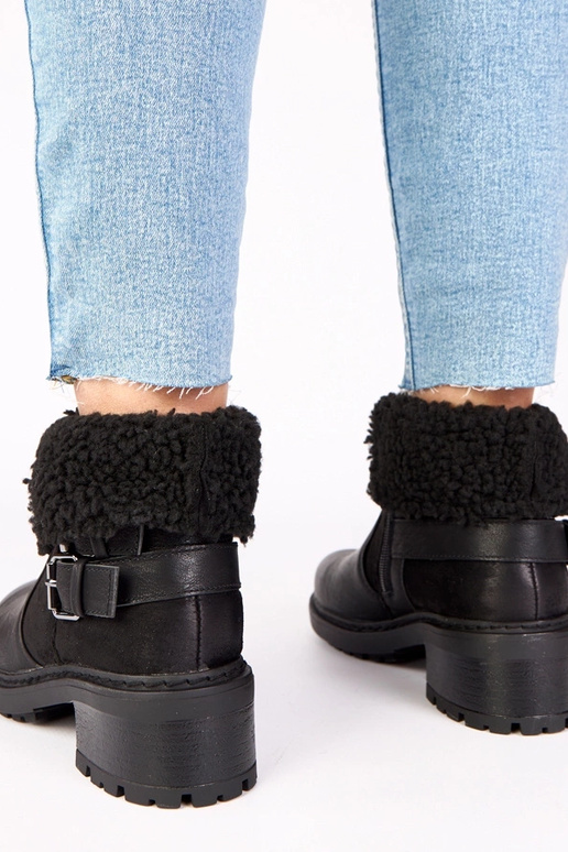 Stivaletti neri con tacco e parte...