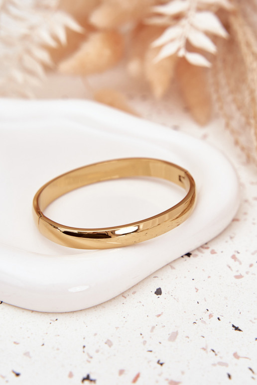 Un braccialetto dall acciaio inossidabile colore dorato