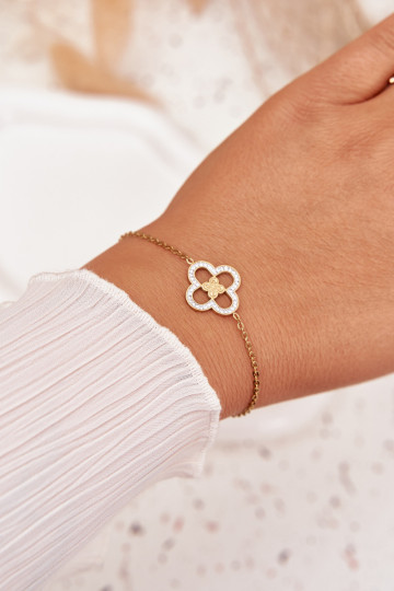 Un braccialetto Femminile Realizzato in acciaio chirurgico colore dorato