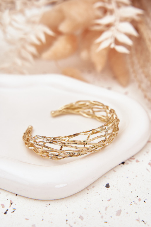 Un braccialetto Freddo Realizzato in acciaio chirurgico colore dorato