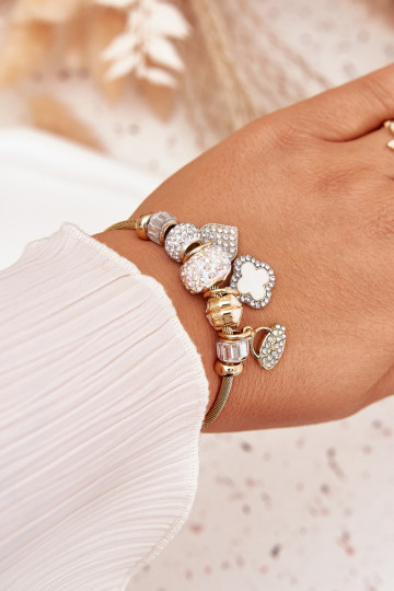 Un braccialetto z ZaAieszkami Charms colore dorato