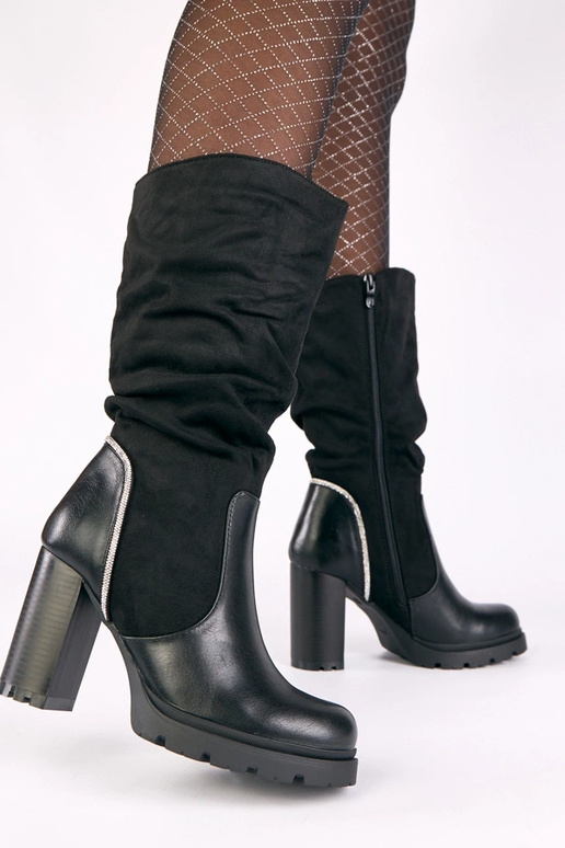 Scarpe color sabbia su tacco...