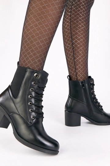 Stivaletti neri con tacco e... 2