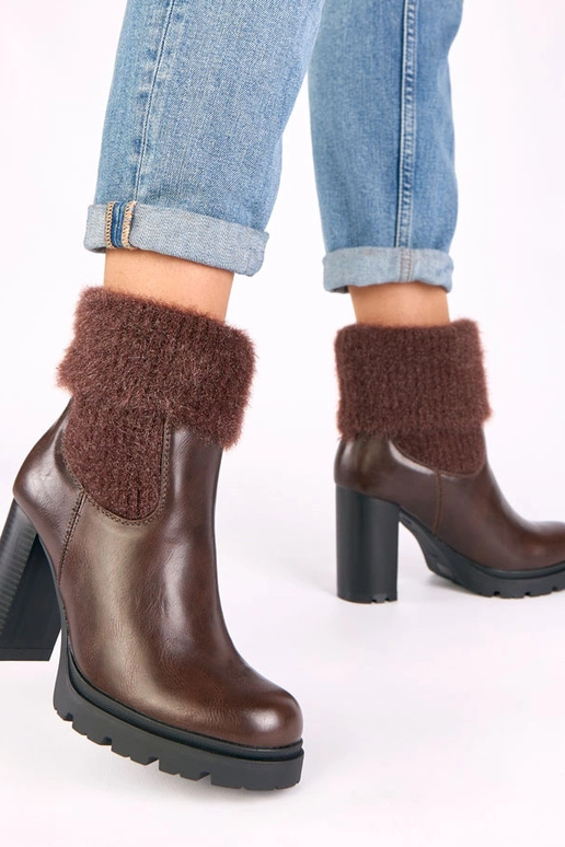 Stivali marroni con tacco e gambale...