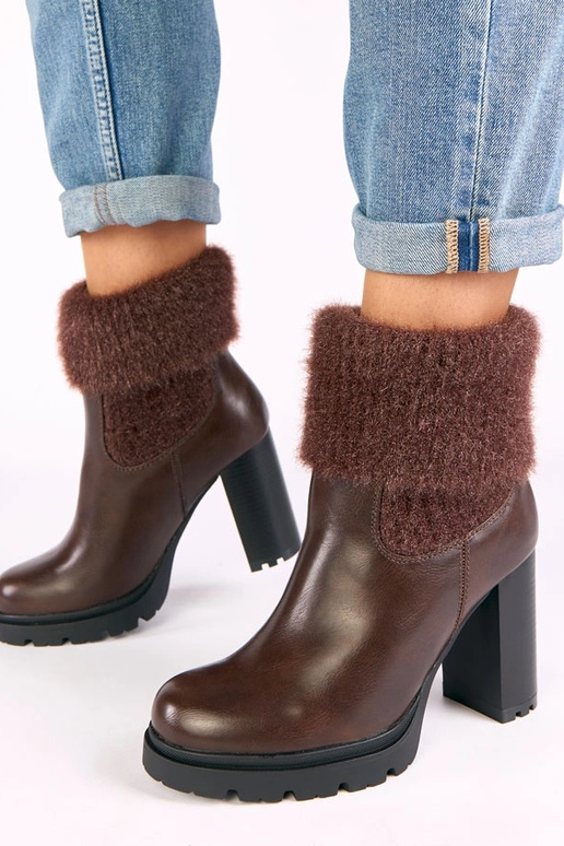 Stivali marroni con tacco e gambale...