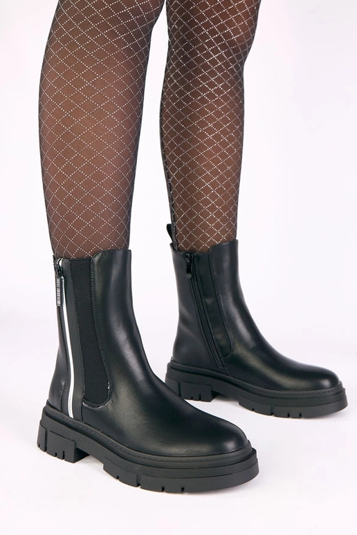 Stivali neri con plateau e zip...