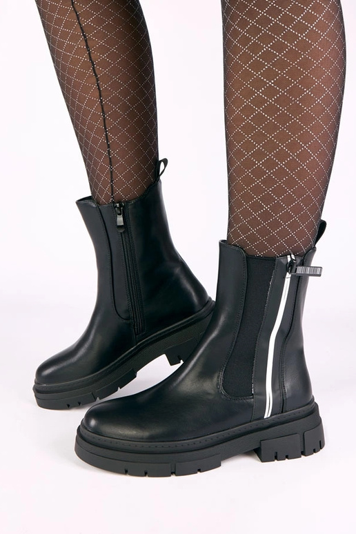 Stivali neri con plateau e zip...