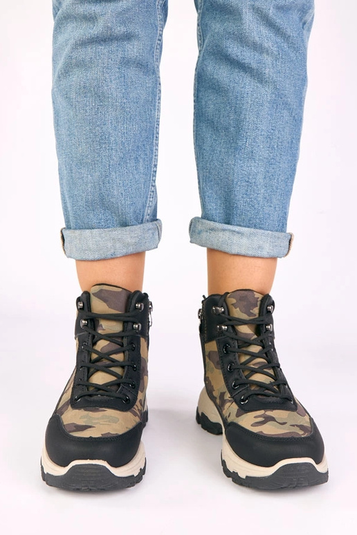 Stivali neri con plateau e motivo...