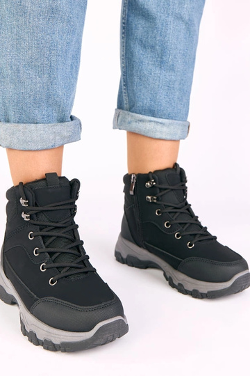 Stivali neri con plateau...