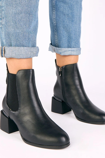 Stivaletti neri con...